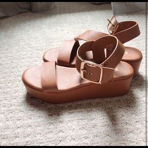 platform sandal